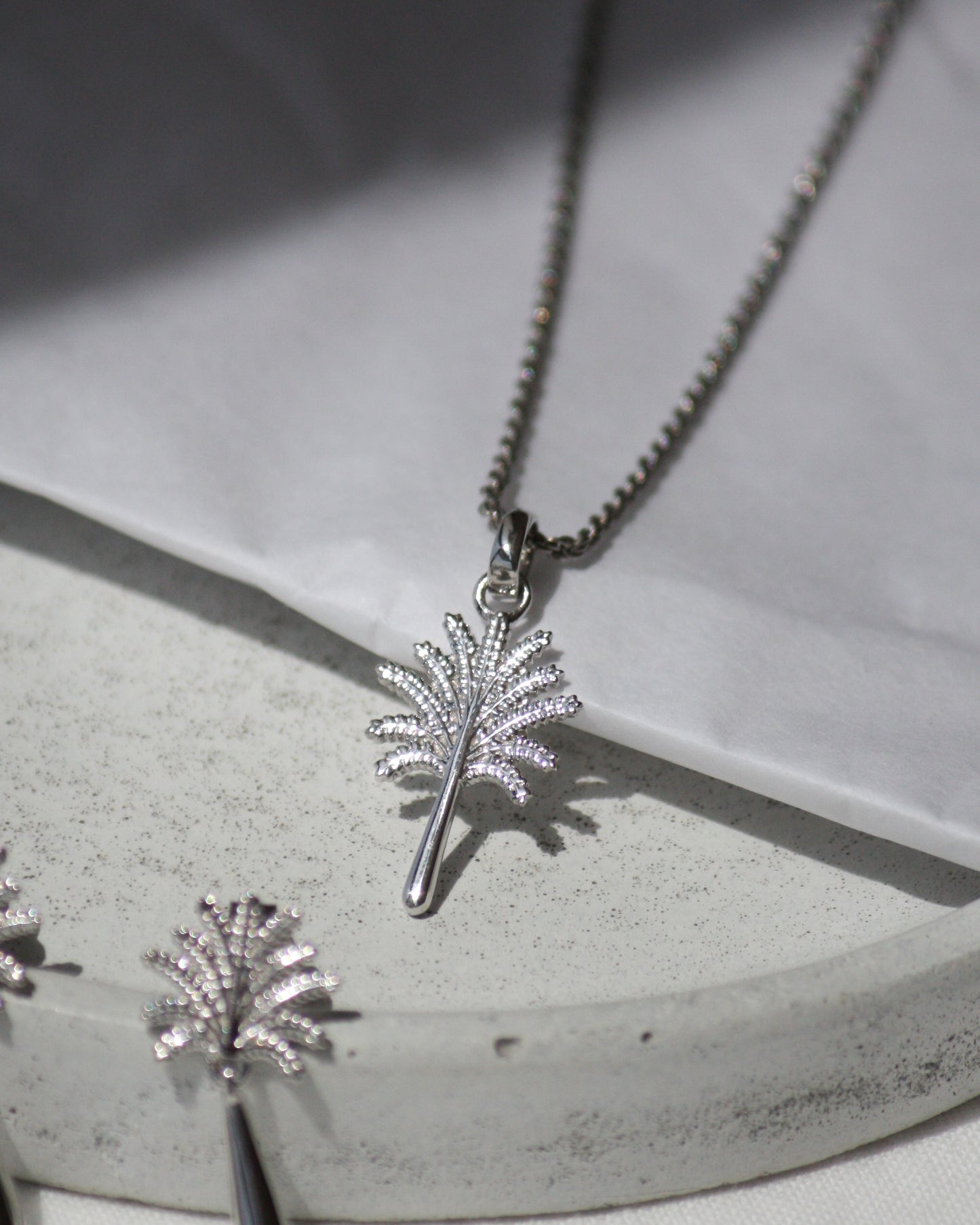 Little Palm Tree on a Rope Chain Necklace - Silver