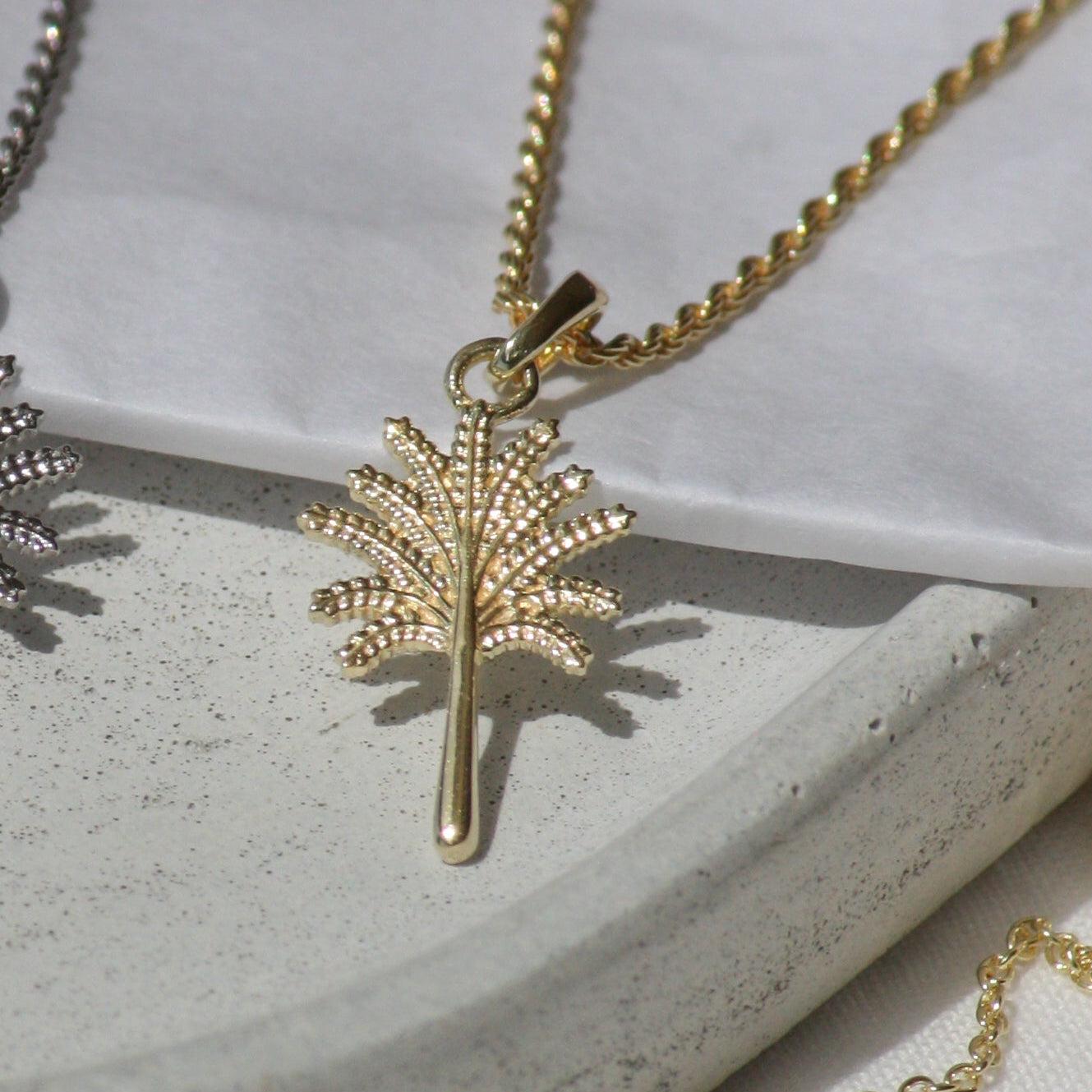 Little Palm Tree on a Rope Chain Necklace - Gold