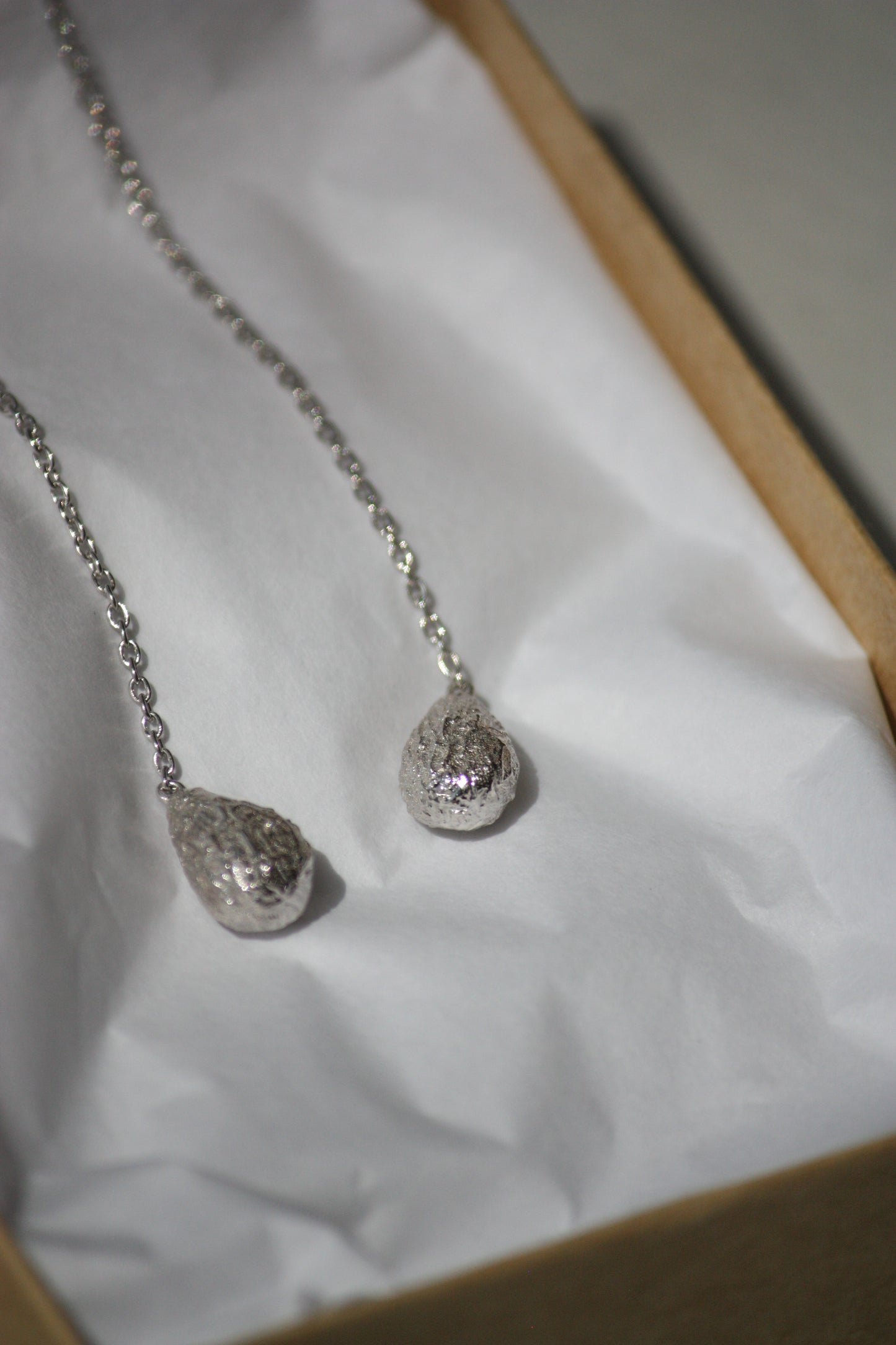 Dates Texture Drop Threader Earrings - Silver