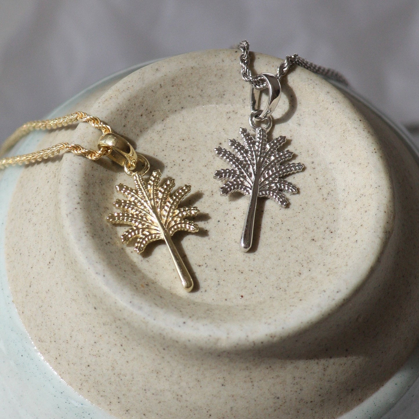 Little Palm Tree on a Rope Chain Necklace - Gold