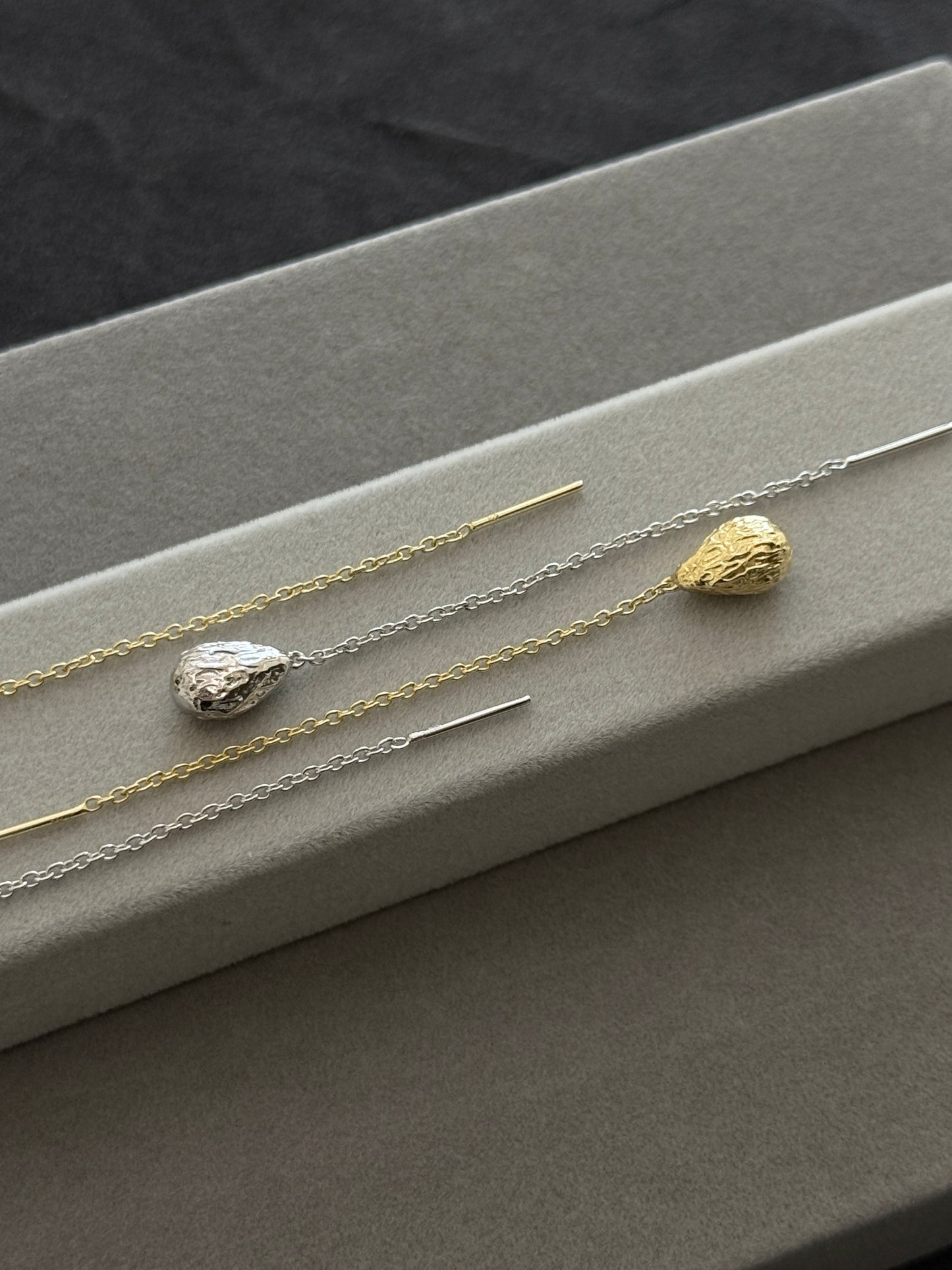 Dates Texture Drop Threader Earrings - Gold