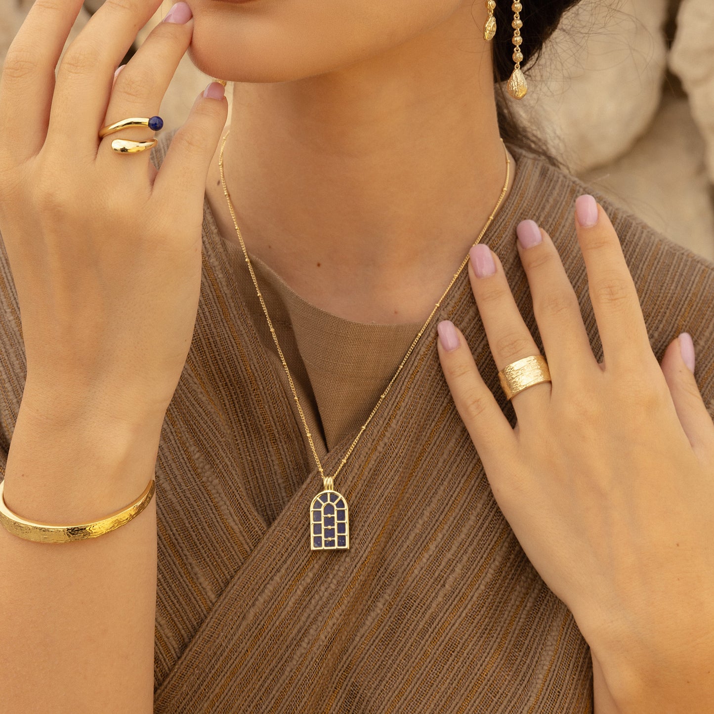 Arch Dates Texture Earrings