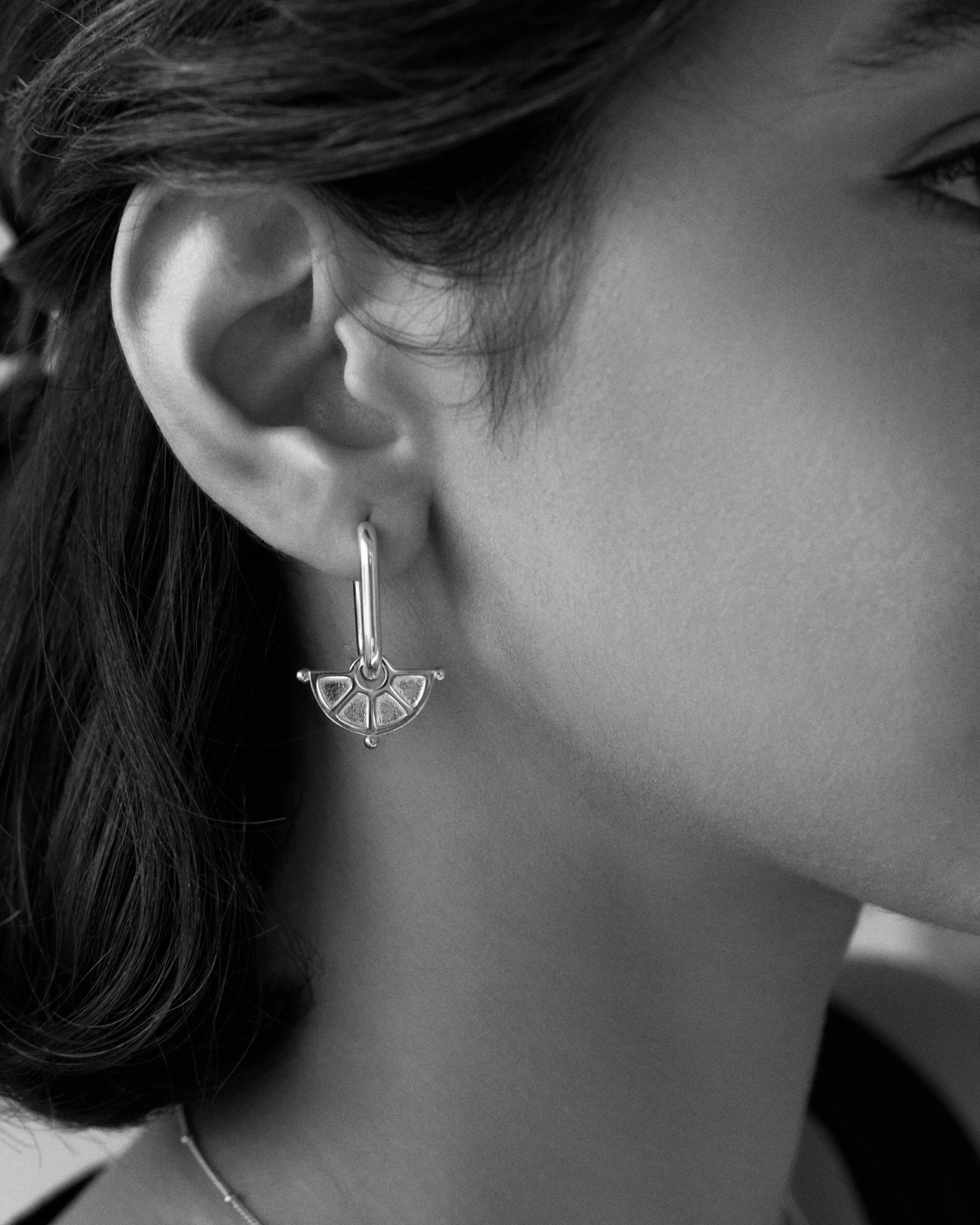 THE ENTRANCE EARRINGS IN SILVER