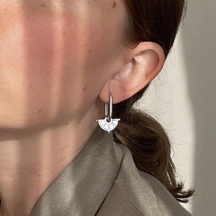 THE ENTRANCE EARRINGS IN SILVER